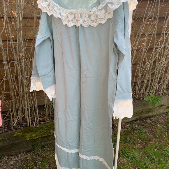 Karni Ganny Ladies Nightgown Vintage Victorian - Picture 2 of 2